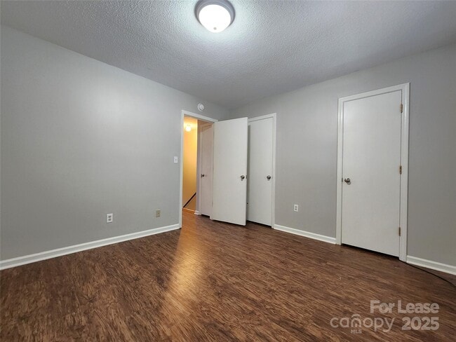 Building Photo - 2105 Bertha St