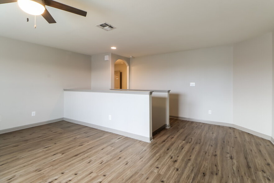 Building Photo - 420 Sapphire Ln