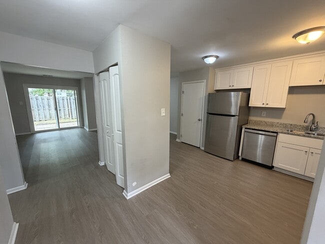 Building Photo - 1455 Longdale Dr
