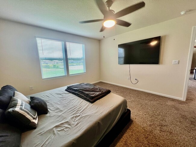 Building Photo - Available 11/1/24 Three bedroom two bath h...