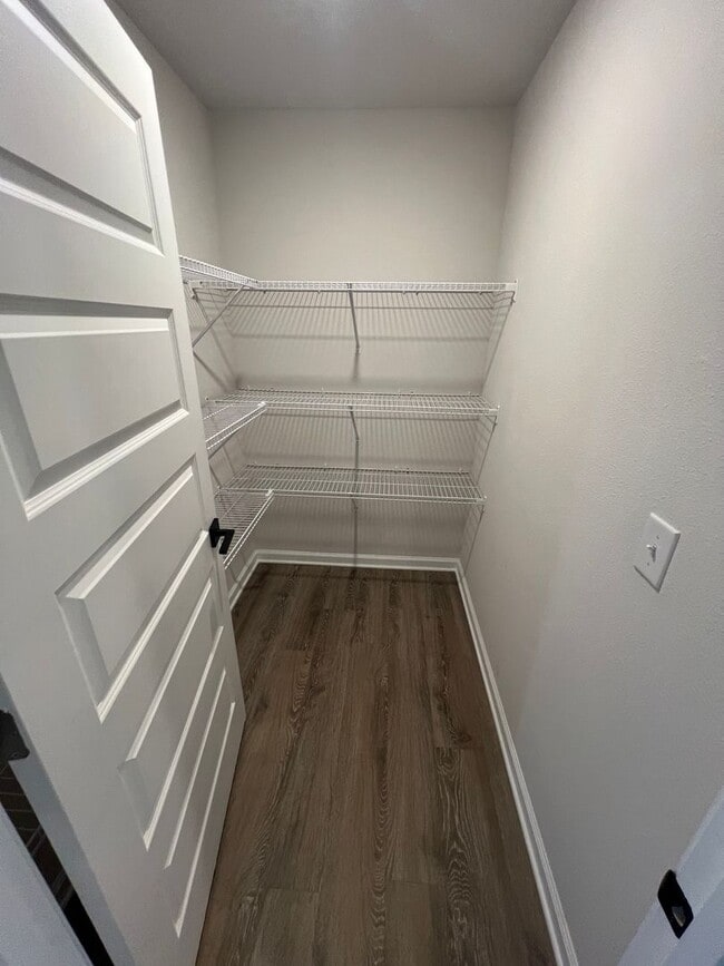 Building Photo - Beautiful 3 Bedroom, 2 Bath Pace Home available !!