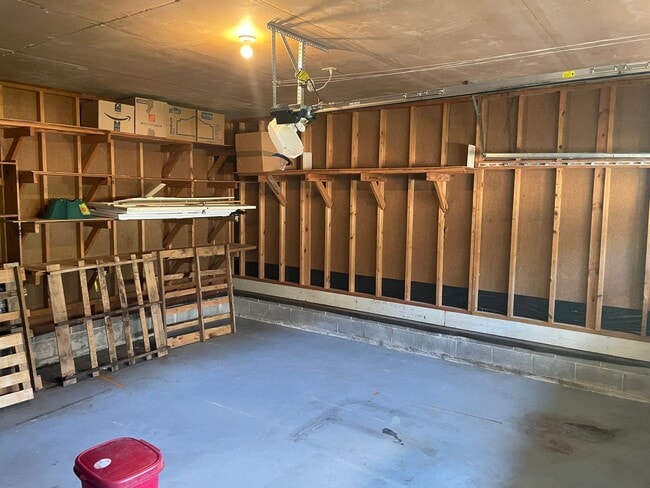 Building Photo - For Rent