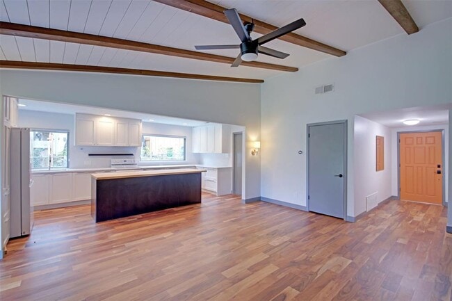Building Photo - 11813 Highland Oaks Trail
