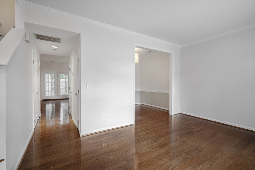 Building Photo - 420 Canewood Pl