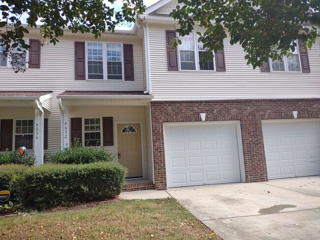 Building Photo - Lovely 3 Bedroom House | Great Location!