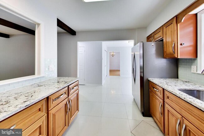 Building Photo - 991 Farm Haven Dr