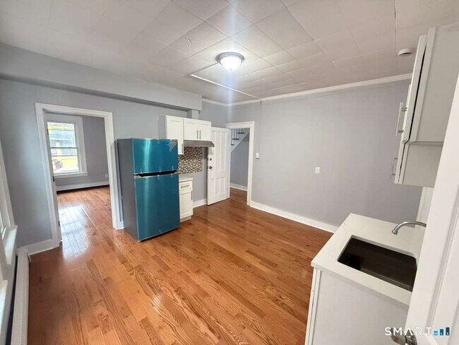 Building Photo - 276 Pequonnock St