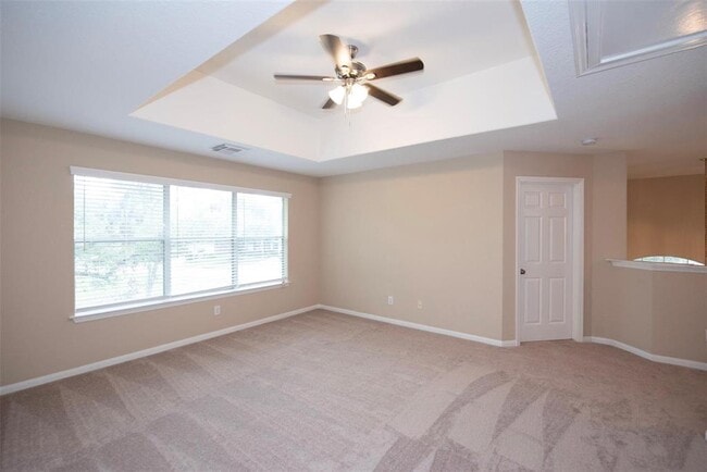 Building Photo - 10411 Village Lake Dr