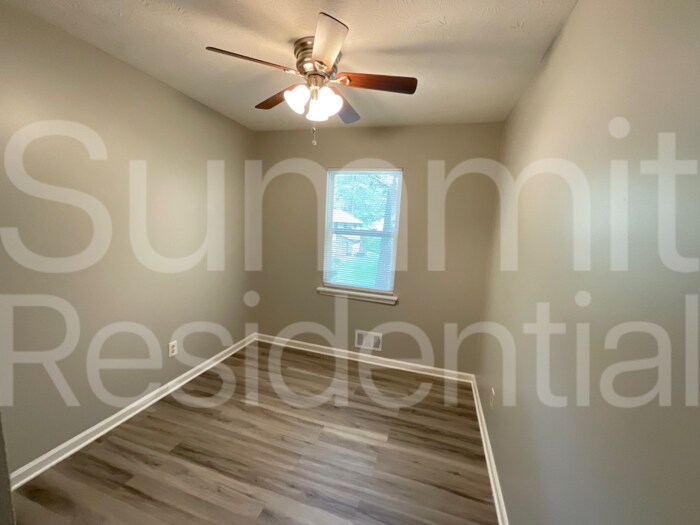 Building Photo - 5950 Stonewall Dr