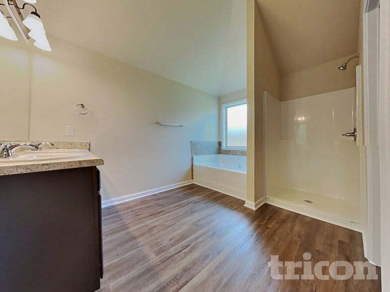 Building Photo - 121 Kennelsman Dr