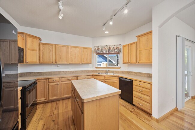 Building Photo - 6205 W 7th St
