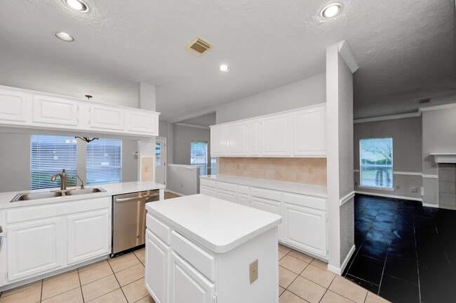 Building Photo - 2102 Gemini St