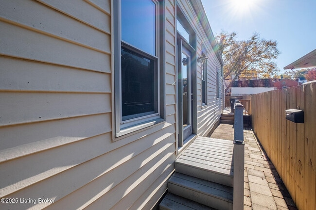 Building Photo - 1510 E Breckinridge St