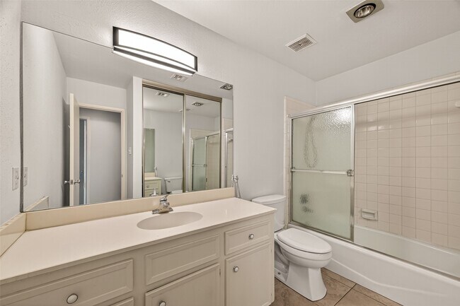 Building Photo - 7655 S Braeswood Blvd