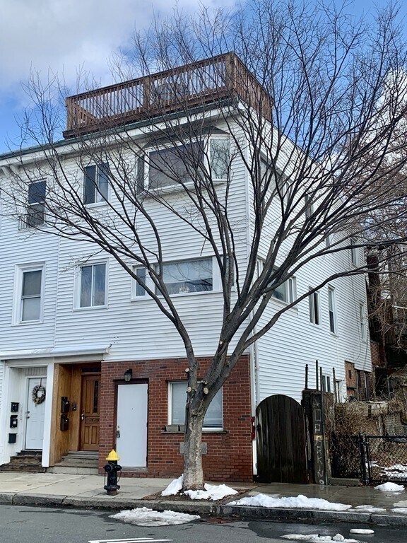 Building Photo - 142 Marginal St