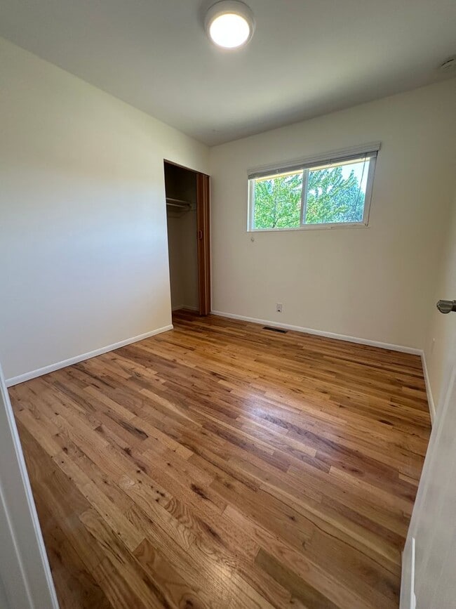 Building Photo - Spacious 3 Bedroom House with Attached Garage and Large Yard!