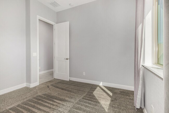 Building Photo - STUNNING HOME IN PEORIA