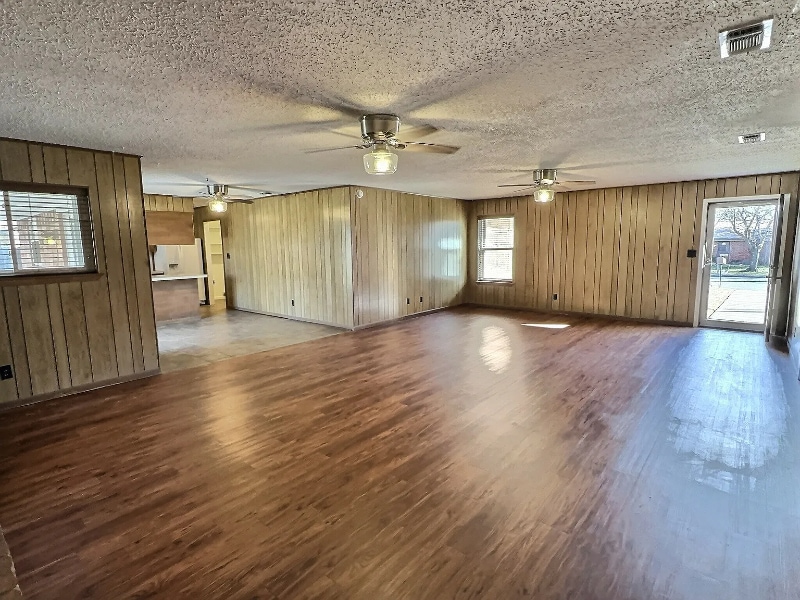 Building Photo - 1312 Sherry Ln