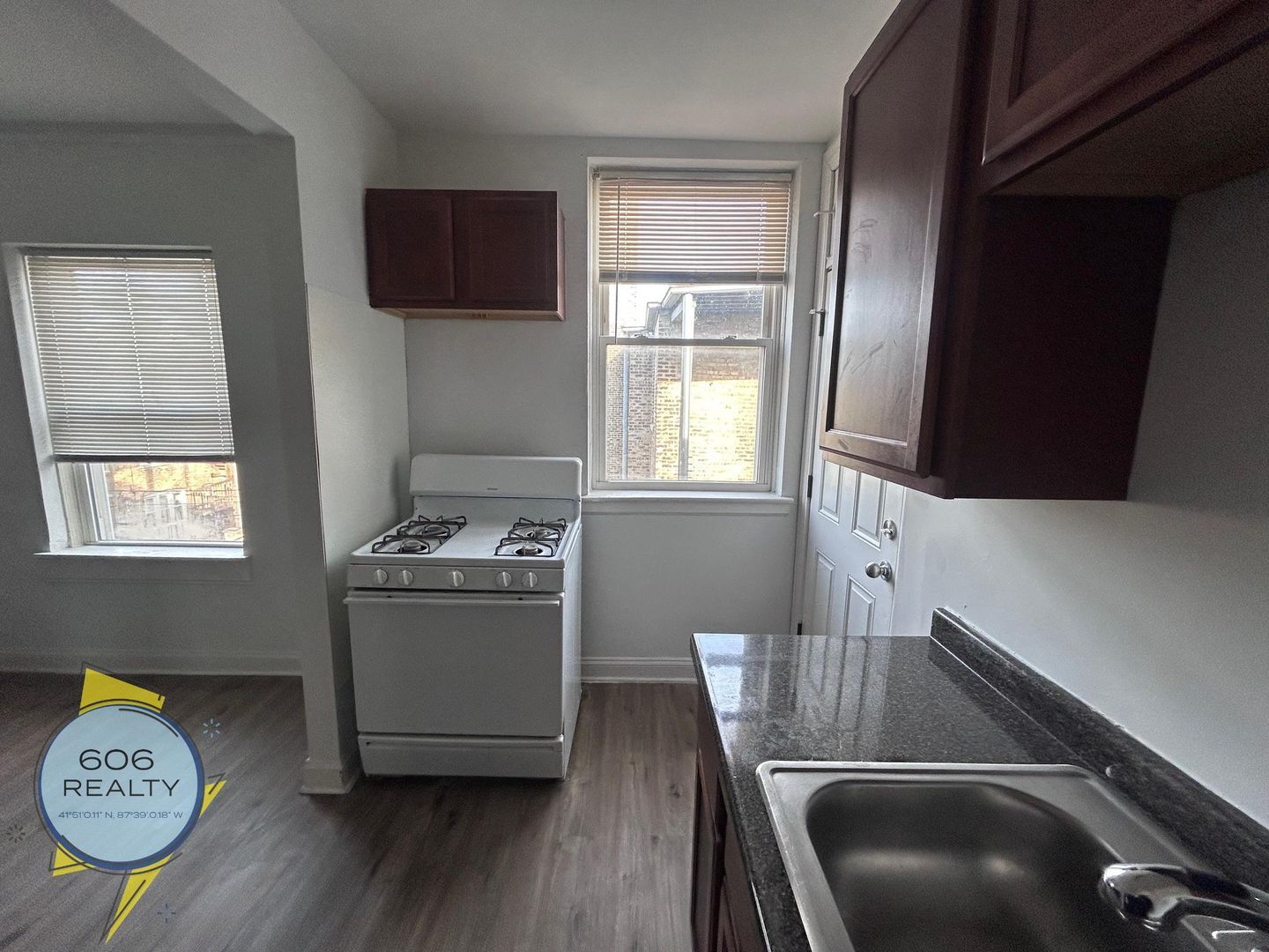 Building Photo - 2004 W Jarvis Ave