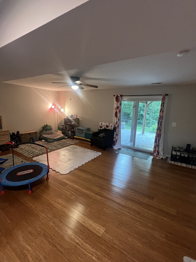 Building Photo - Spacious Multi-Generational Home on 3 Acre...