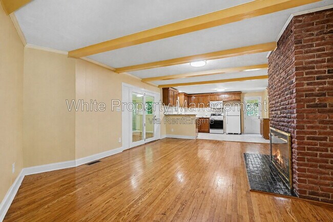 Building Photo - 7017 Linda Lake Dr
