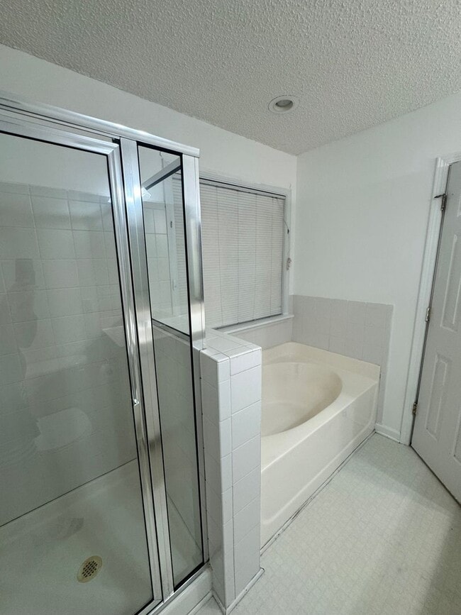 Building Photo - Single-family 3bd/2ba