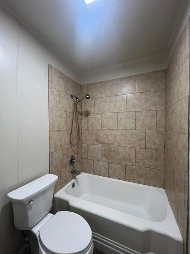 Building Photo - 2224 Cumberland Ave