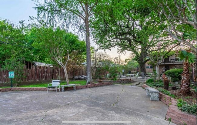 Building Photo - 8110 Albacore Dr