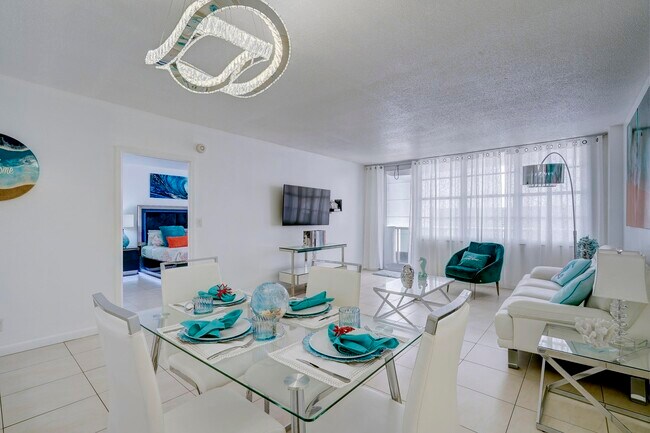 Building Photo - 3725 S Ocean Dr