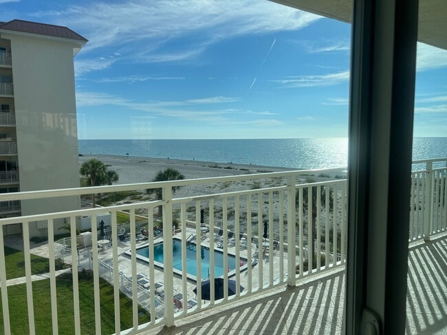 Building Photo - NEW PRICE! 2BD/2BA with Detached Carport on Venice Island!