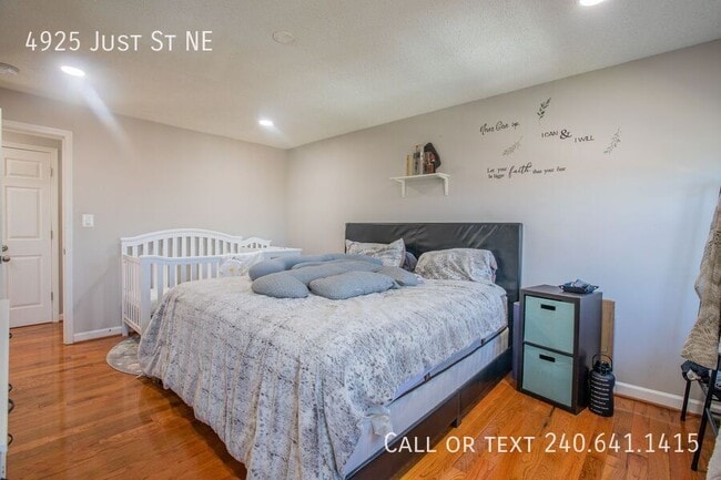 Building Photo - 4925 Just St NE