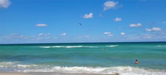 Primary Photo - 5401 Collins Ave