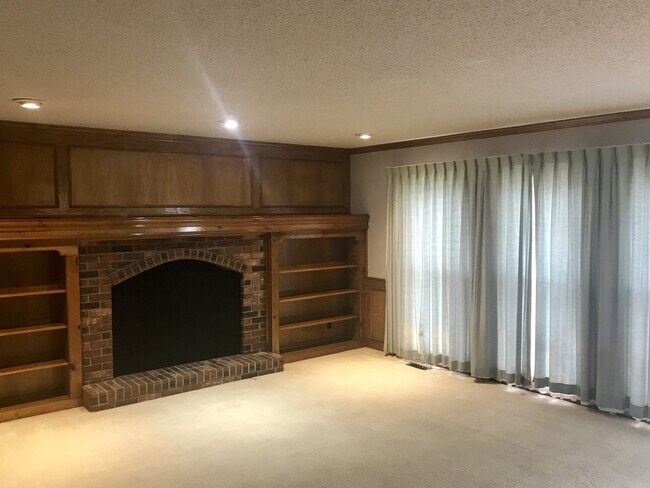 Building Photo - {15031} Charming Two Story Home + Huge, Fenced Yard + Cul de Sac