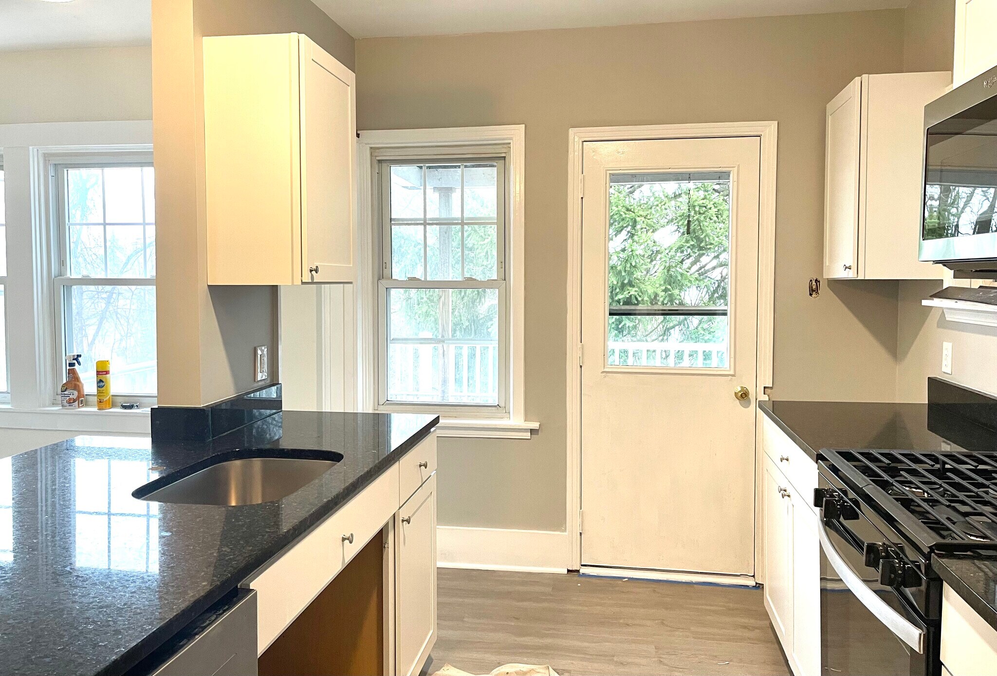 Building Photo - 2331 Los Angeles Ave