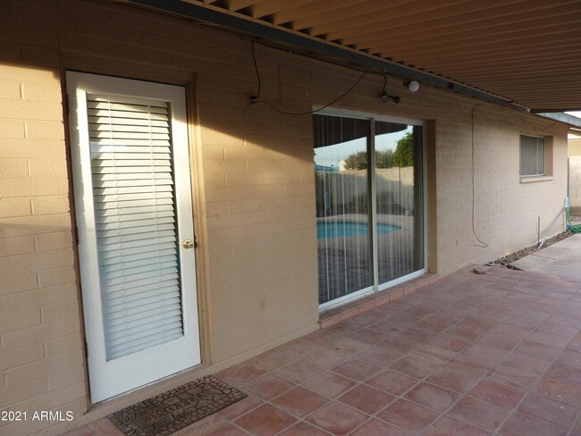 Building Photo - 607 E Diamond Dr