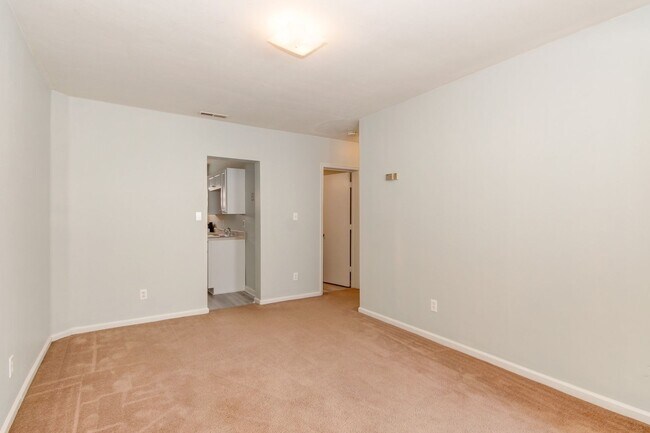 Building Photo - 1443 W 40th St