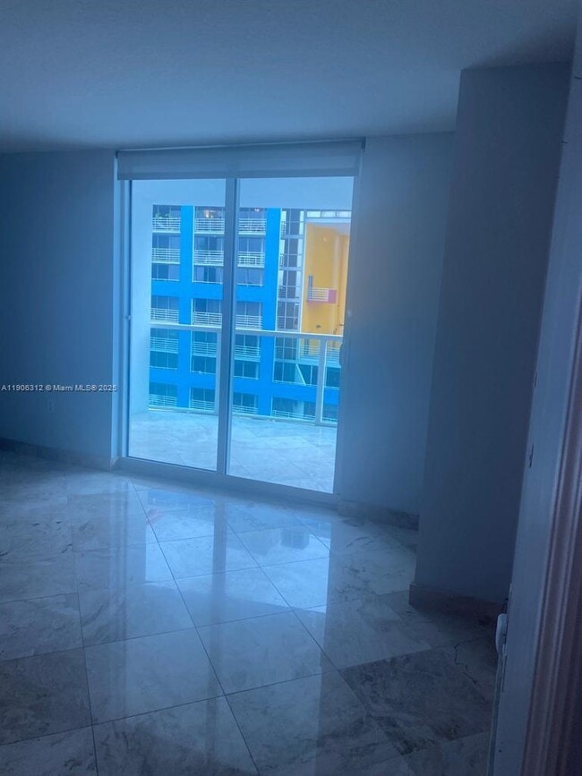 Building Photo - 2101 Brickell Ave