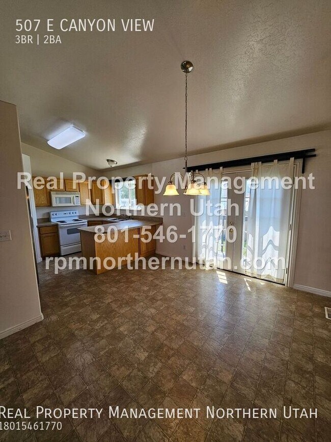 Building Photo - 507 Canyon View Dr