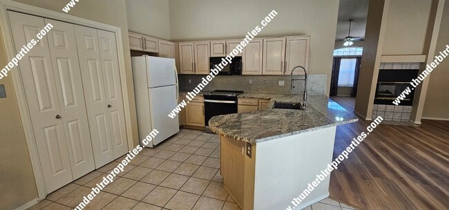 Building Photo - Charming NW 4 Bedroom Home