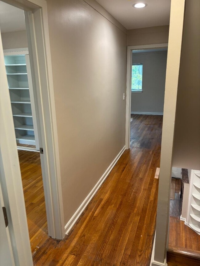 Building Photo - 1471 Ashland Ave