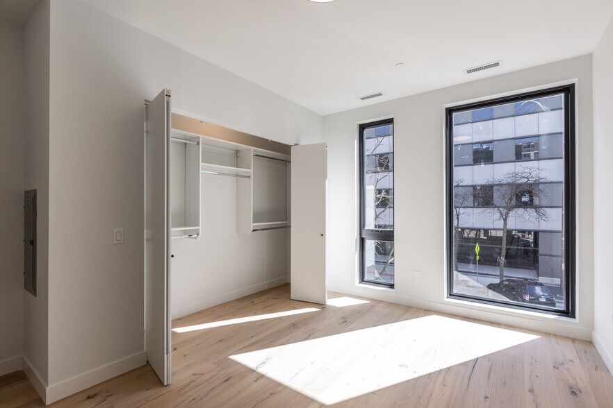 Building Photo - 1712 Oak Ave