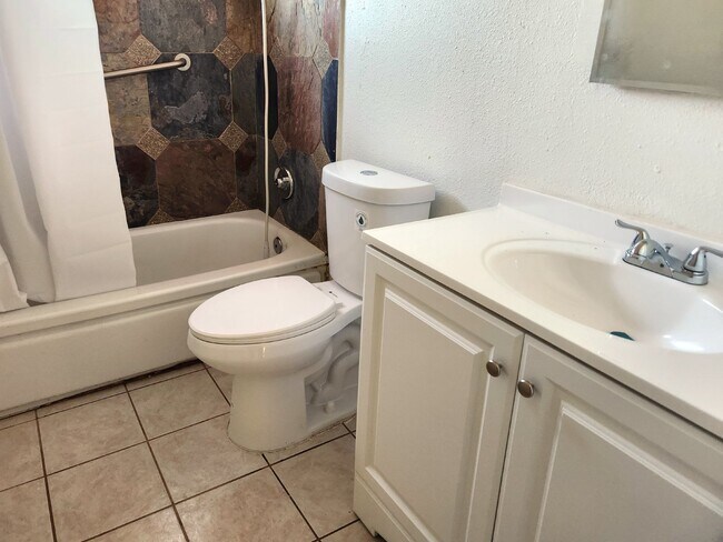 Building Photo - 4 BEDROOM SINGLE FAMILY HOME FOR LEASE PHOENIX