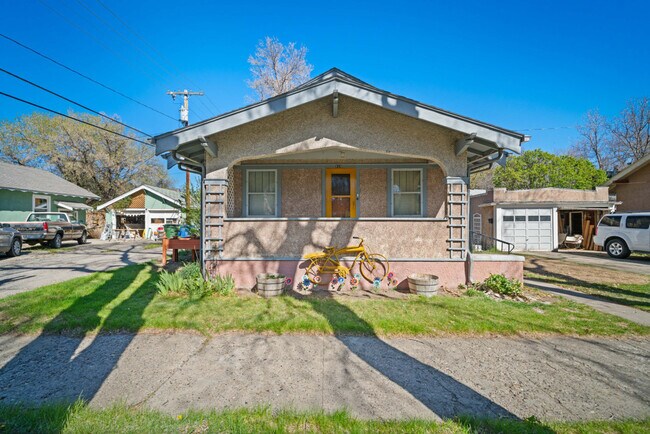 Building Photo - 810 W Lewis St