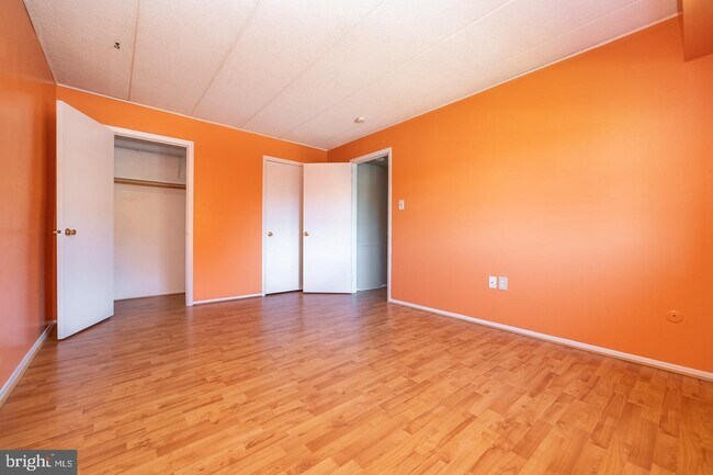 Building Photo - 1706 Valley Dr
