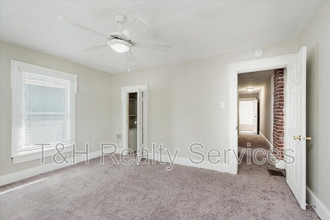 Building Photo - 1134 Lasalle St