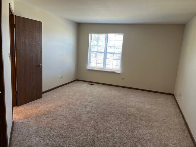 Building Photo - 1744 Eastwood Ct