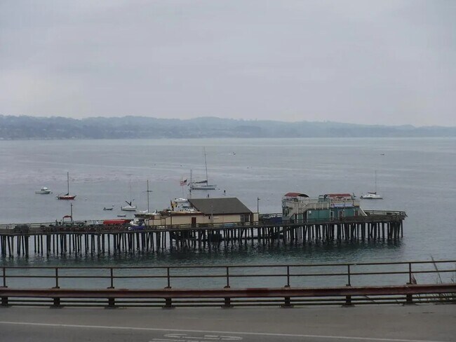 Building Photo - Walk to Capitola Esplanade and Beach!