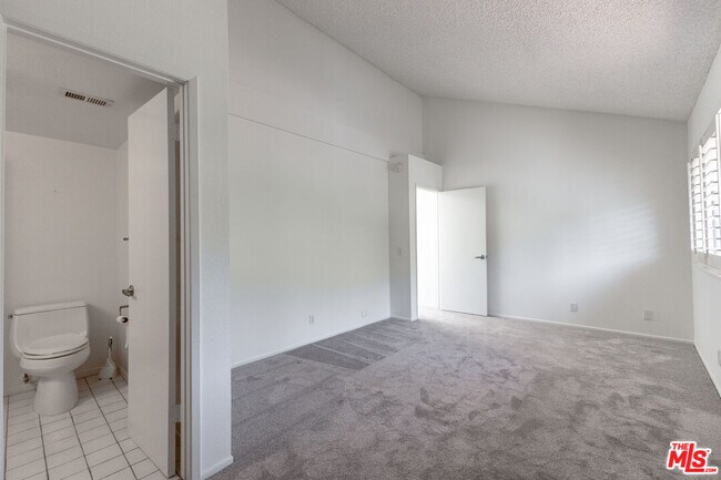 Building Photo - 1709 Cam De Villas