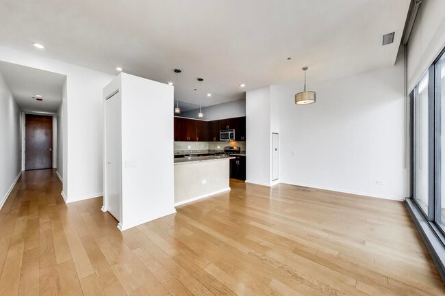 Building Photo - 65 E Monroe St