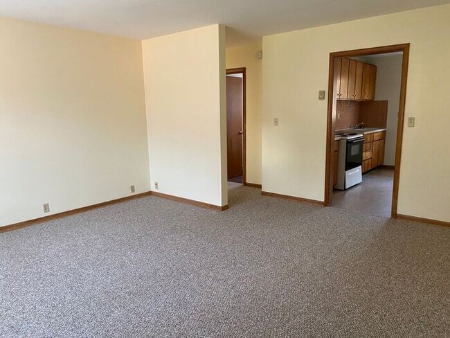 Building Photo - 2br/1bath duplex in Stevensville